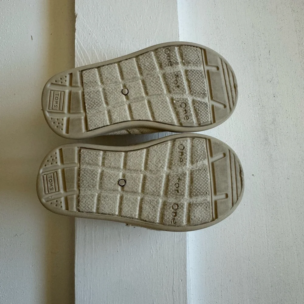 Toms Kids Shoes in Cream - Picture 3 of 3